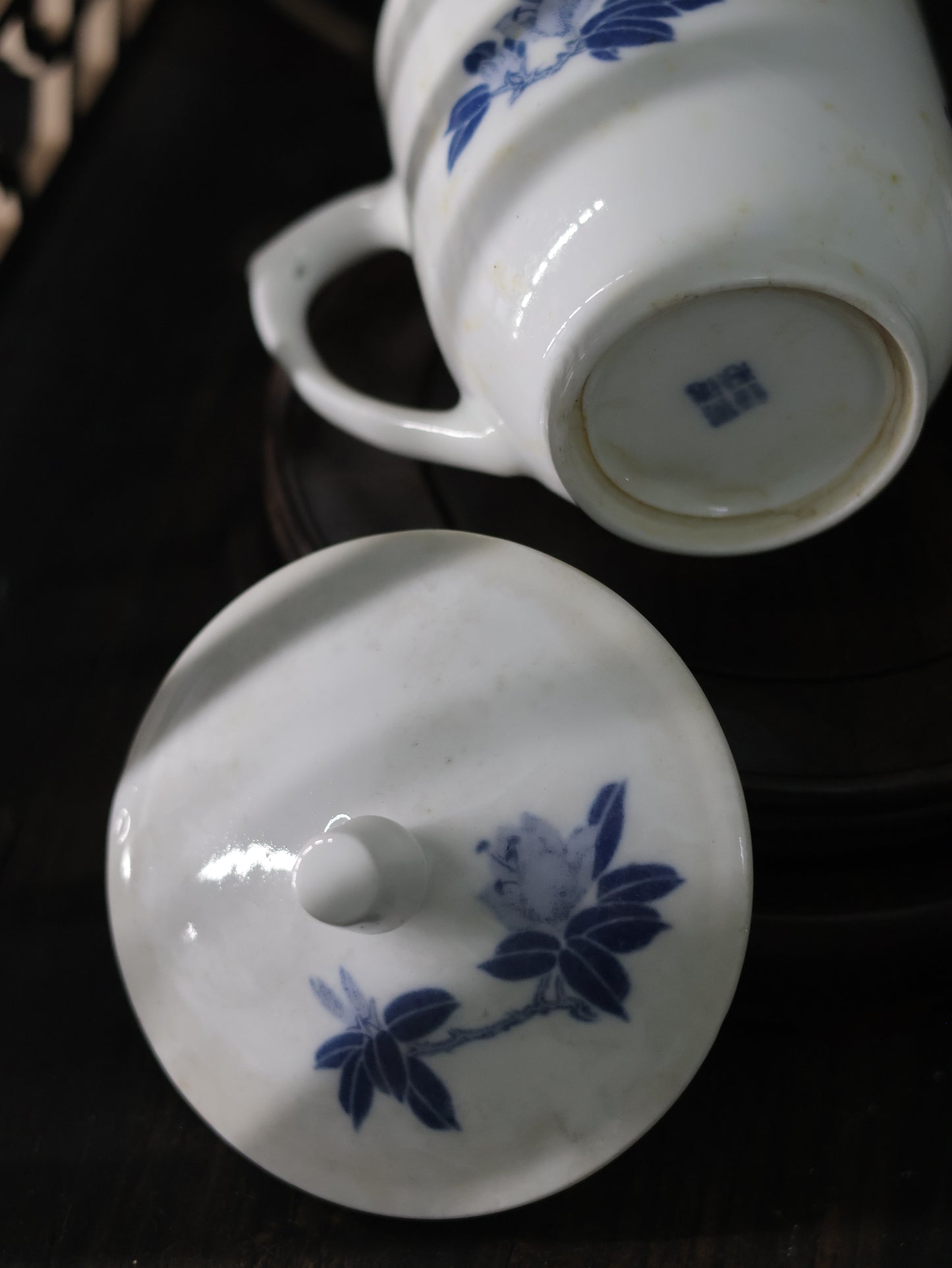 1950s Vintage Chinese Hand-Painted Blue and White Floral Porcelain Lidded Tea Cup