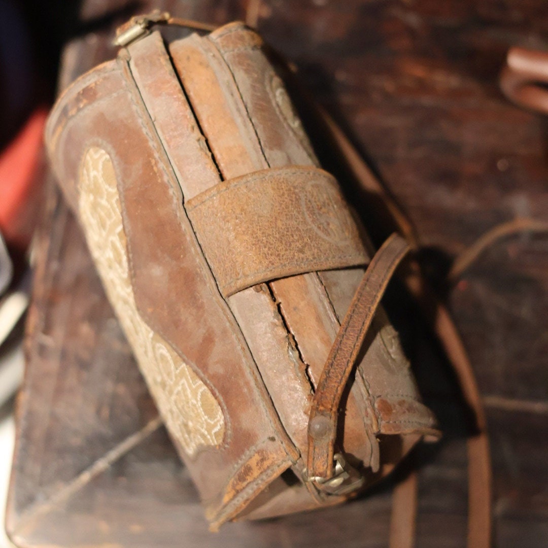 1970s Rare Vintage Western Leather Crossbody Sling bag