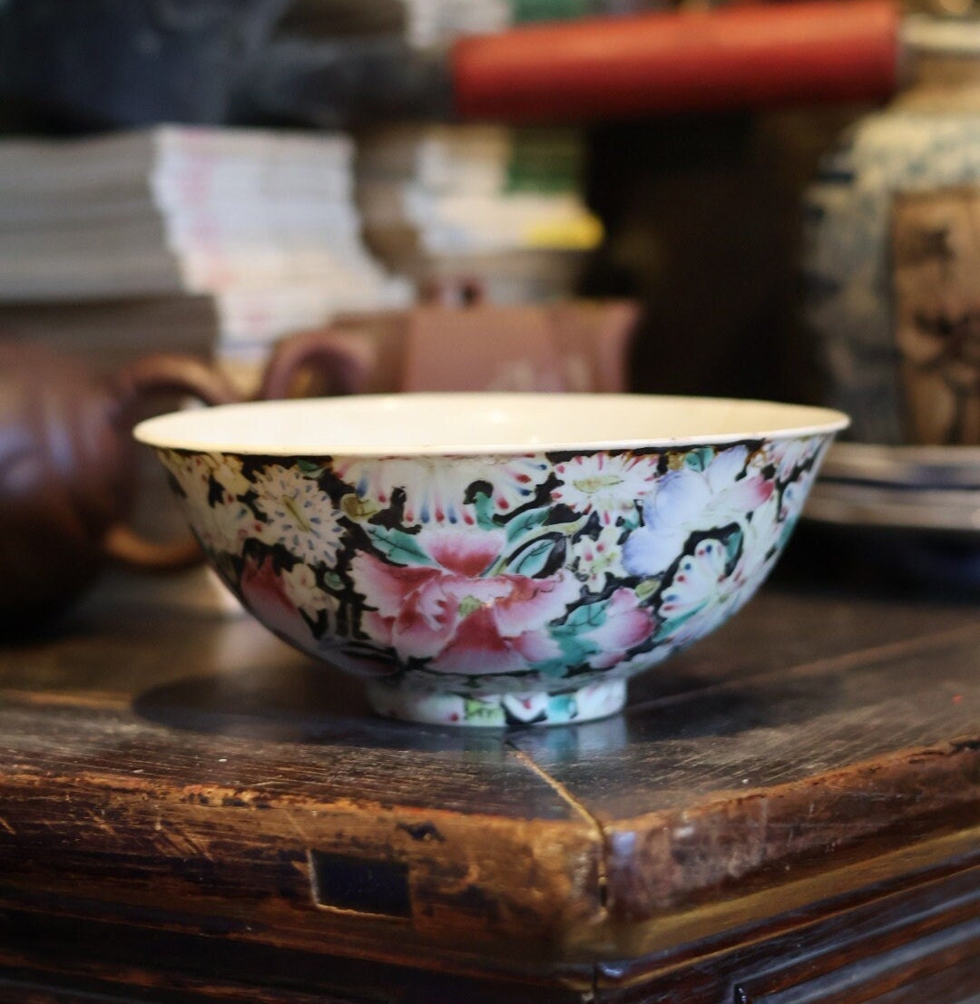 Vintage Chinese poreclain shops bowl