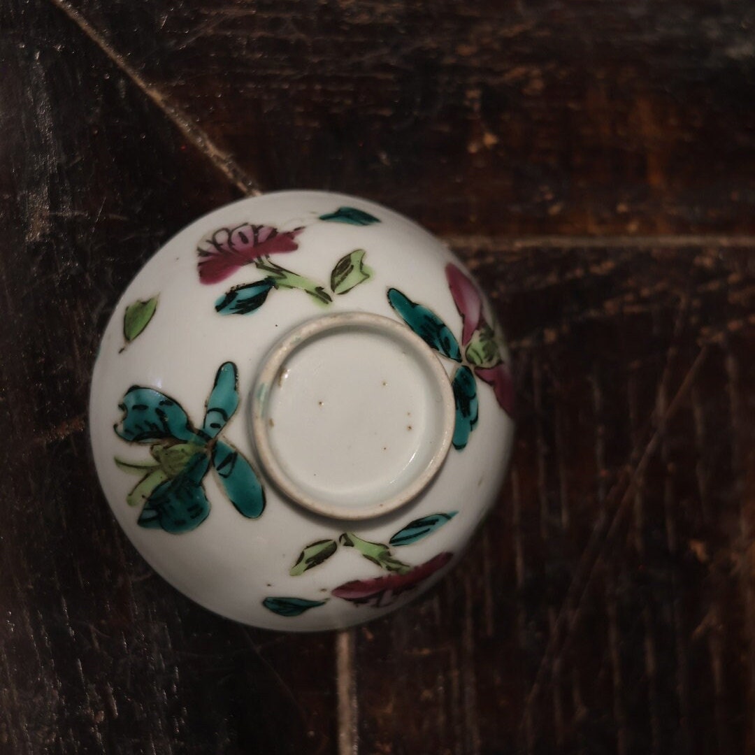 1910s Antique Late Qing Dynasty Hand-Painted Rose Flower Porcelain Bowl