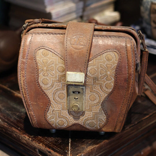 1970s Rare Vintage Western Leather Crossbody Sling bag