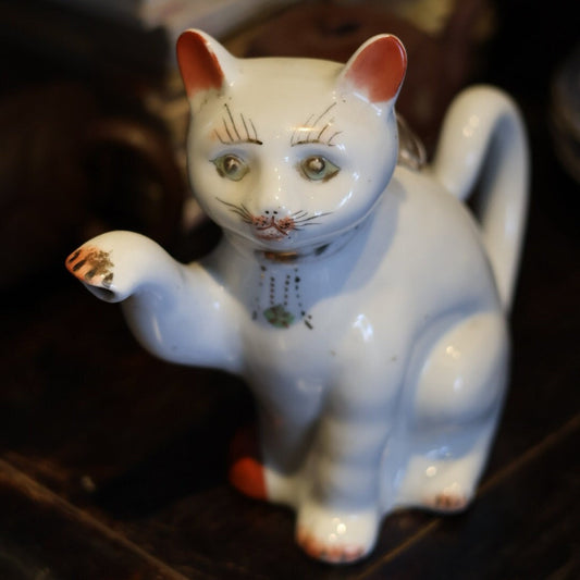 A 50-Year-Old White Ceramic Cat Figurine,Rare 1970s vintage Desktop Decor,maneki neko,lucky cat,table ornament,home decor,gift for cat lover