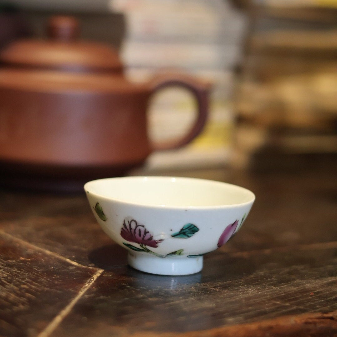 1910s Antique Late Qing Dynasty Hand-Painted Rose Flower Porcelain Bowl