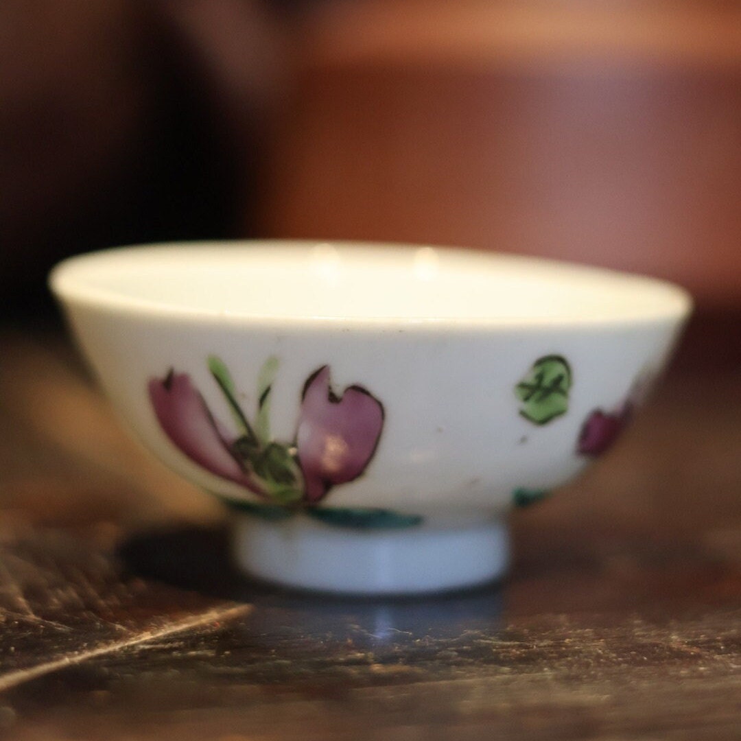 1910s Antique Late Qing Dynasty Hand-Painted Rose Flower Porcelain Bowl