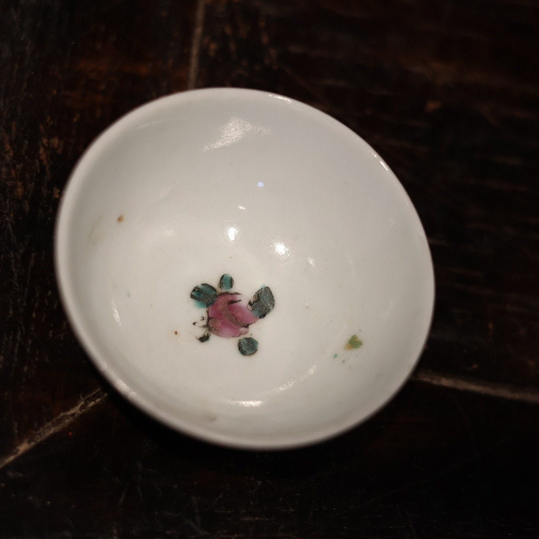 1910s Antique Late Qing Dynasty Hand-Painted Rose Flower Porcelain Bowl